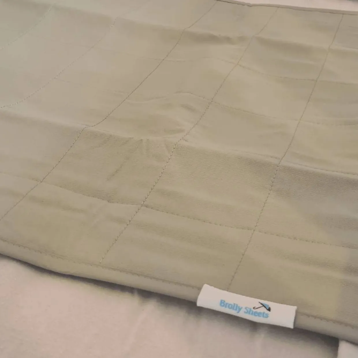 Brolly Sheet Waterproof Cot Pad with Wings