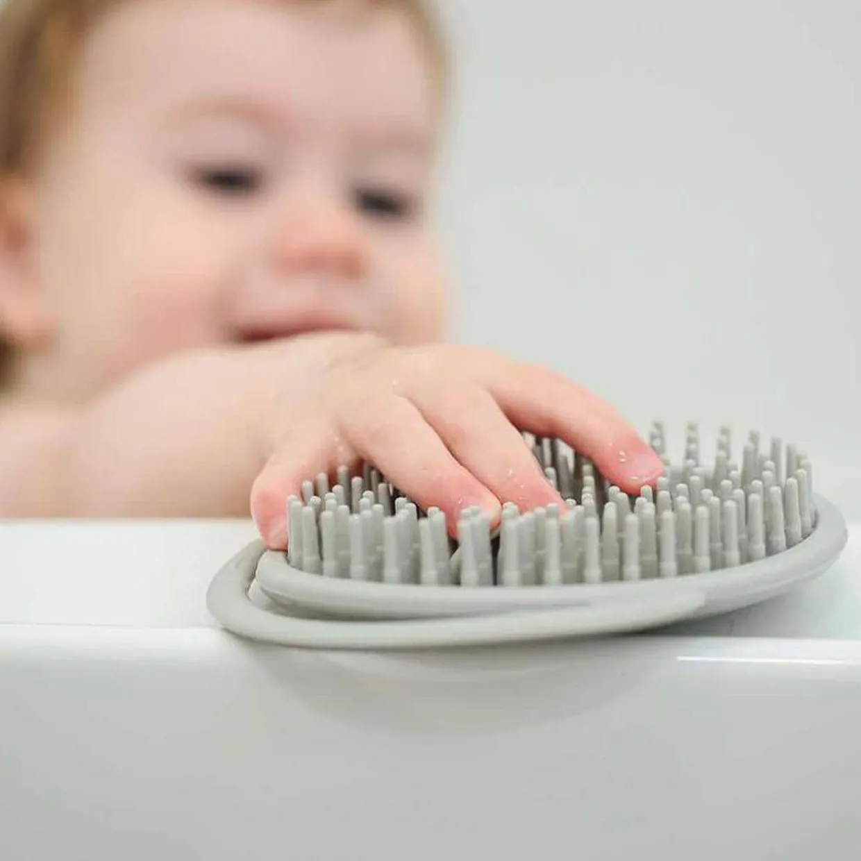 Haakaa Silicone Shampoo Brush