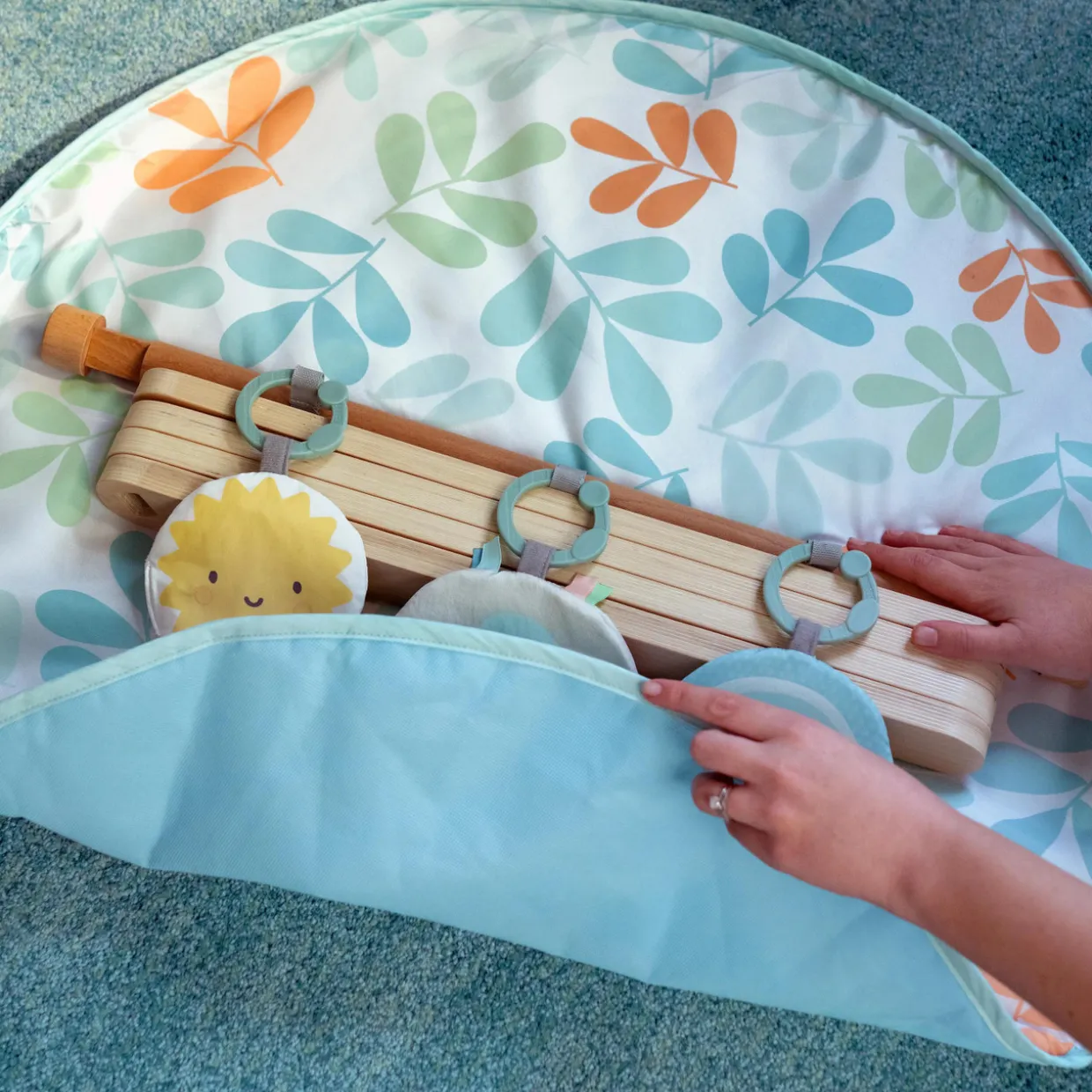 ity by Ingenuity Sun Valley Wooden Toy Arch & Play Mat